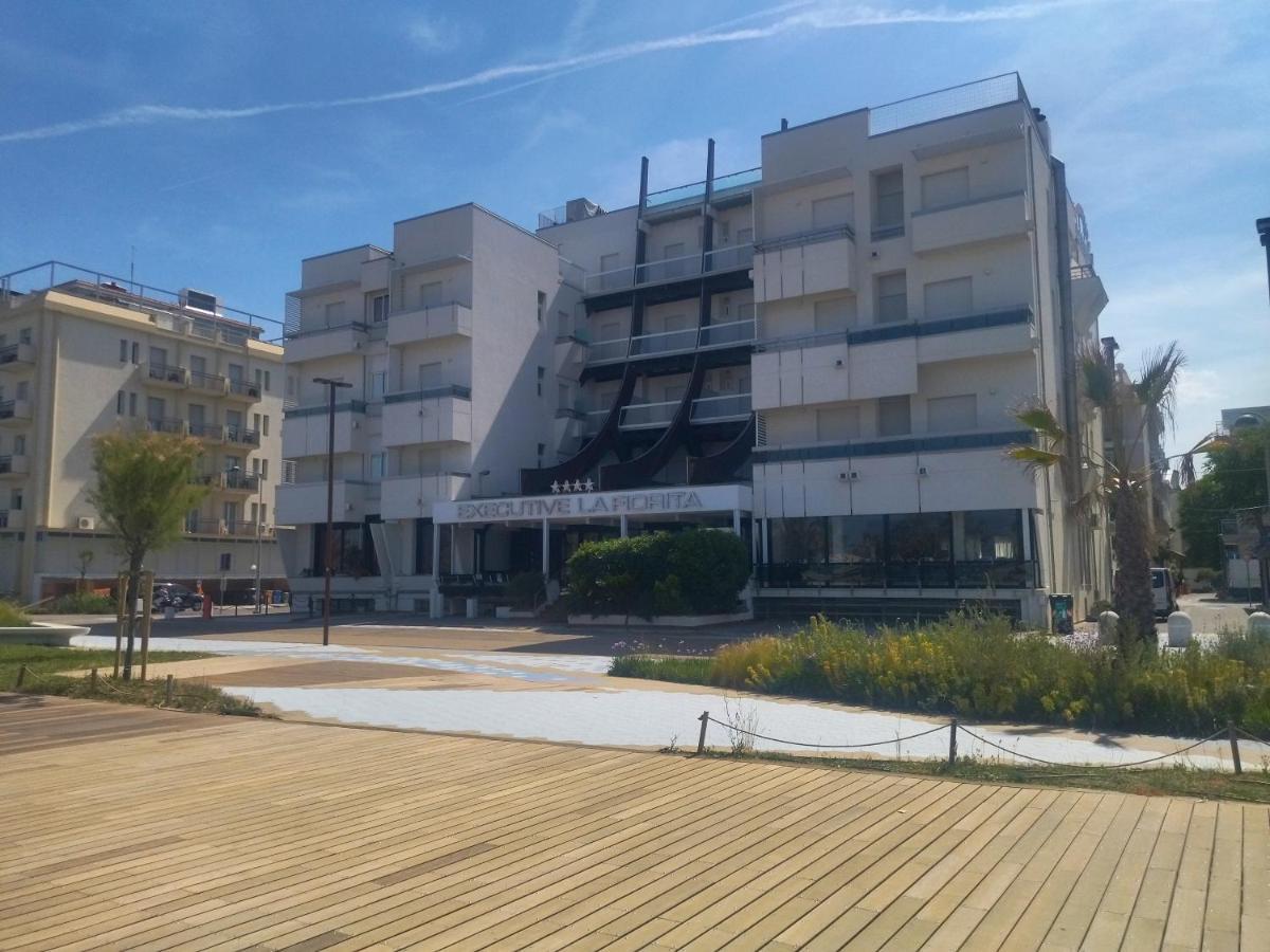 Hotel Executive La Fiorita Rimini Dış mekan fotoğraf