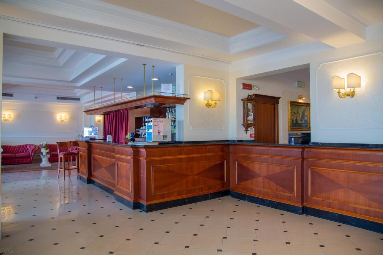 Hotel Executive La Fiorita Rimini Dış mekan fotoğraf